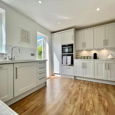 Family Home In Hampshire - Sleeps Up To 9 People With 3 Parking Spaces Винчестер Экстерьер фото